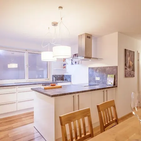 Gorilla Apartment *