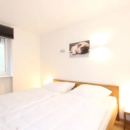 Gorilla Apartment *